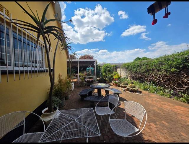 3 BEDROOM HOUSE FOR SALE IN HELIKONPARK